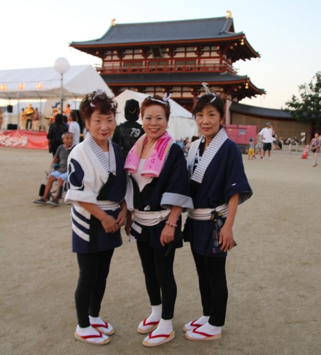 盆踊りの踊り手３人衆<br />