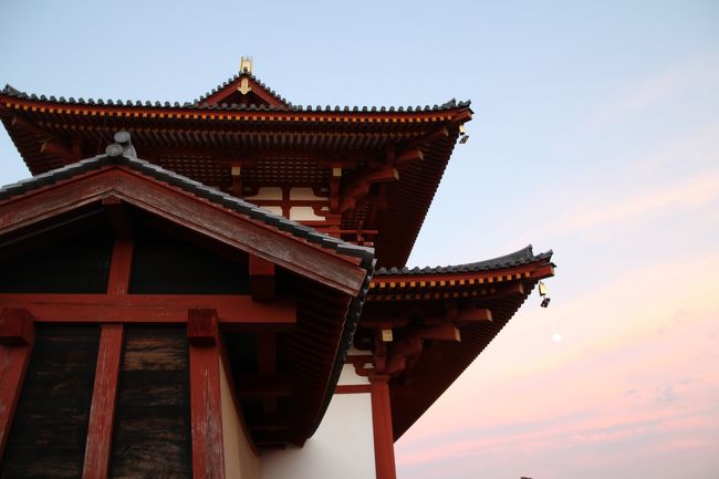 夕陽が当たる朱雀門