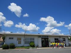 松山からのだんなさんと岡山で待ち合わせ、赤穂線の邑久駅へ。

単線の小さな駅です。