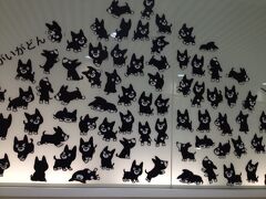 今日は、こやつに乗ります♪
本来はSL人吉に乗る予定でした。空席も『△』を確認。乗れるハズでした。その後、おっちゃんと相談していたのですが、その時も『△』でした。ではと、予約作業に取り掛かると、おや、取れない。ん〜。作業を進めてみると、なんと残席1状態だったんです〜。つーことで急遽、このコの予約に変更。この時も残席4で、しかも並び席は１組だけ。危なかった…。