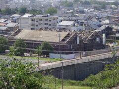 しかし、その甲斐あって眺望は抜群。

有名な敦賀の赤レンガ倉庫もありました！

ただし、現在は修復中です。