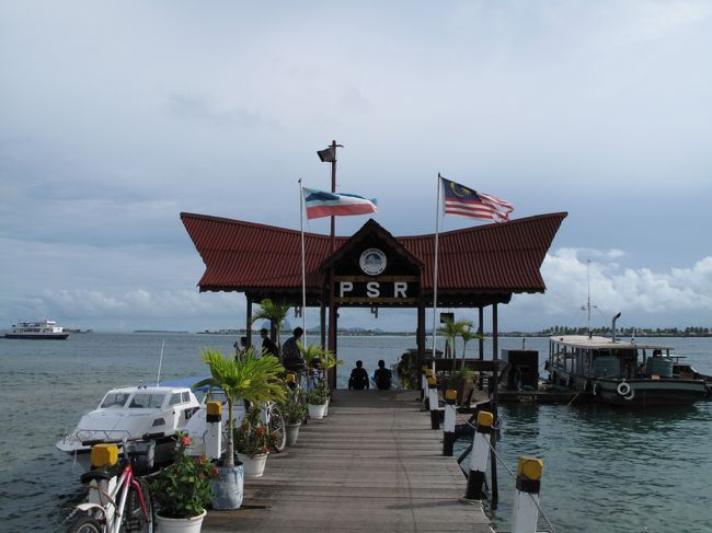 海の玄関から水上コテージへ向かいます。