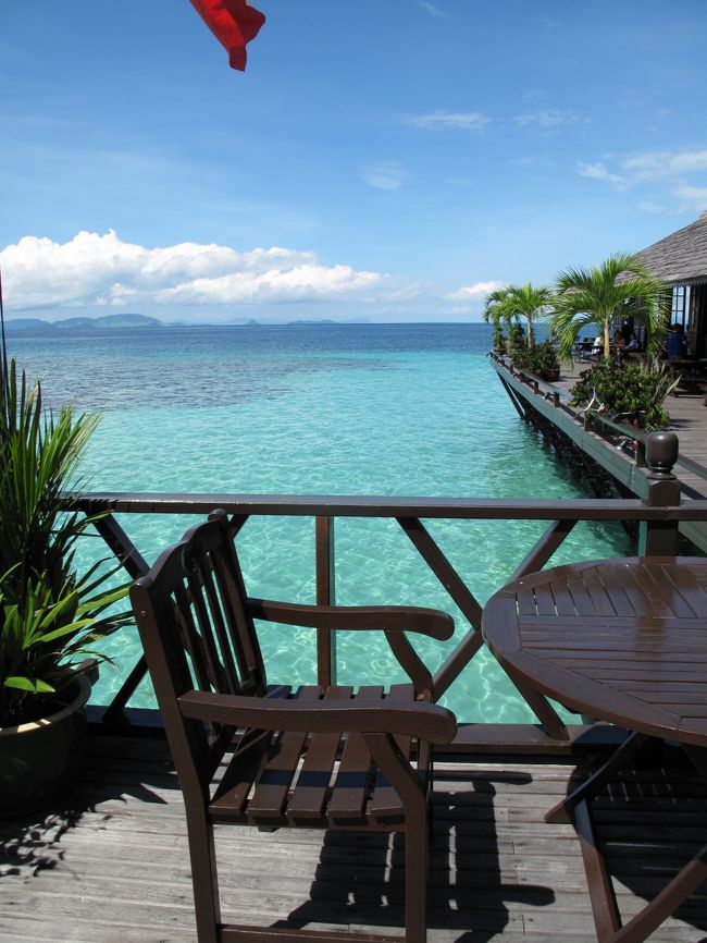 休憩時間はこんな席で読書をしたり、一緒に行った友人と取り留めのない話をします。