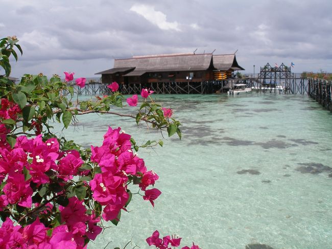 滞在中は雨に降られることもなく、天候に恵まれていました。<br /><br />我々の他に日本人はあまり見かけませんでしたが、同じコテージを共にした各国のダイバー達とコミュニケーションをとることがとても楽しかったのを覚えています。<br /><br />無制限ダイブを経験したのも、今回が初めてでした。