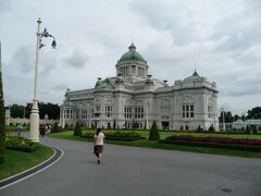 何の建物か…忘れた。
美術館が隣接していました。