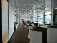 香港のラウンジ。
羽田行きの便が、1時間のディレイ確定となったため、ゆっくりできます。