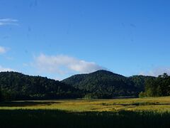 尾瀬沼を離れて登山道へ入る付近から尾瀬沼南岸方面