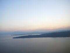 大分空港上空に来ました
国東半島の奈多海岸方面です
サンセットしています
天気は晴れです