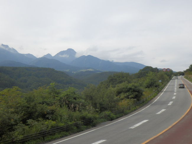 ≪高原大橋から八ケ岳≫<br /><br />今日は、曇ってきて残念だけど、ここは（八ケ岳ブルー）ベストポイントの１つ！