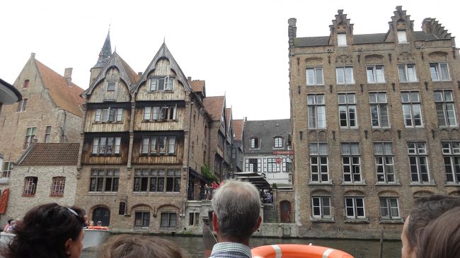 船頭さんが英語とフランス語で説明してくれました。<br />今回は日本人私たちだけでしたが、多いと日本語も加わるようです。