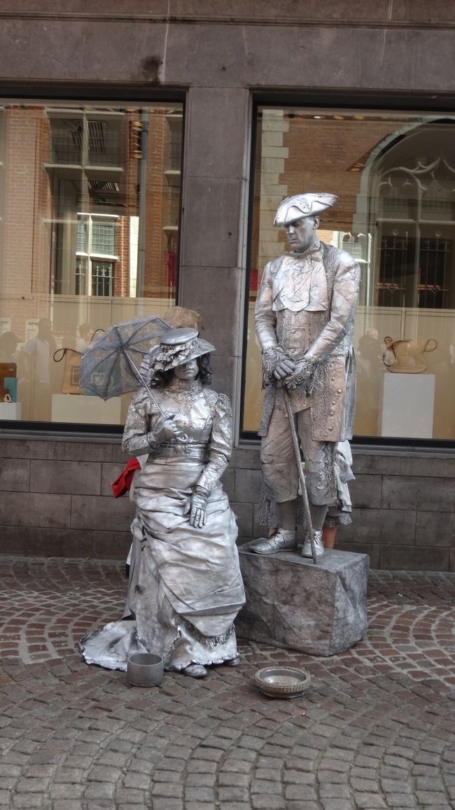 コインが投げ込まれるまではびくともしない、、その忍耐力に感心。<br />と共に、肌荒れが心配になりました(><)