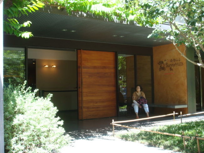 微熱山丘へ。中秋節が近いからなのかいつにない混み。ＡＬＬ大陸系。大陸観光客は、Ｐケーキよりもジュースを大量購入してました。