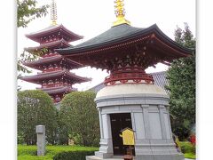 ご存知見慣れた光景ですね。（浅草寺五重塔）
ああ...あの五重塔に登れたら......観光客として強く望む.....。