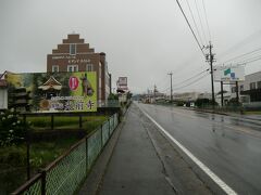 天気はあいにくの雨です。
駒ヶ根ICから登り坂を30分ほど歩いて駒ヶ根高原に向かいます。