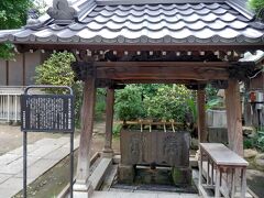 水盤舎（おみずや）は、明治初期に造られたもの・・・神社には珍しい瓦屋根・・・ 神仏習合の影響でしょうか。