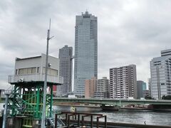 隅田川からの水位を調整する「住吉水門」・・・この辺りは、夏から秋にかけてハゼがよく釣れます。