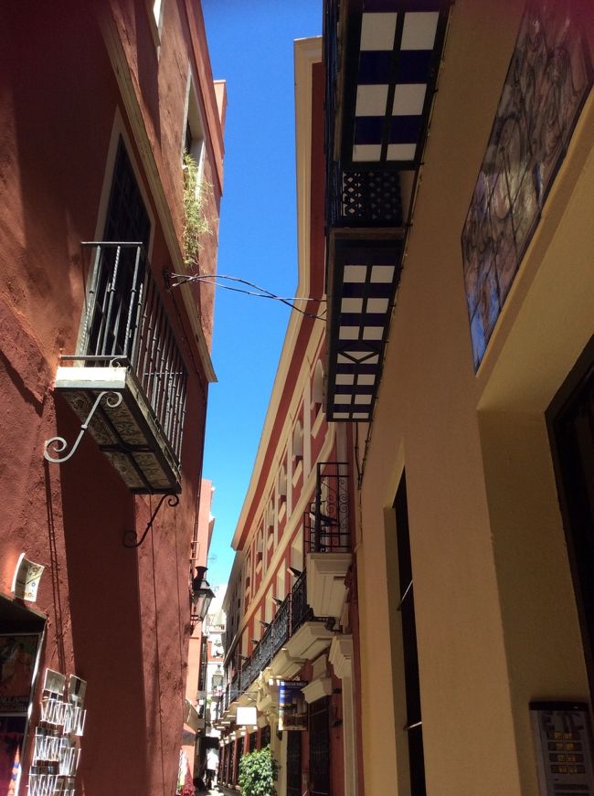 サンタルクス街を散策。地図があっても迷子になりそうです。町並みは綺麗。