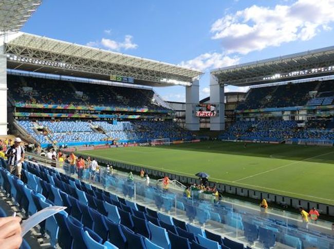 日差しが強くて暑いです。<br />まだ時間があるのでビールを買いに行こう♪<br />