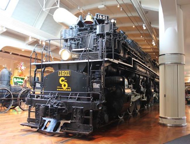 車だけではなく、蒸気機関車も。<br />想像以上の大きさです。<br />