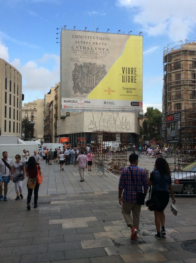 カタリューニャ広場へ向かう中、ピカソの壁画がありました。