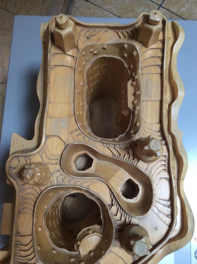 入館の入口あたりにあった模型を、上から撮りました。ホントに、屋上から中庭に光が差し込みますね。もちろん、雨も降り込みますが。