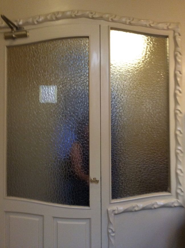 見学できたのは、1階部分と、屋上、そして、6階部分です。こちらは、6階の住居部分。モデルルームのようになっていました。トイレの入口ですが、装飾が素敵でした。