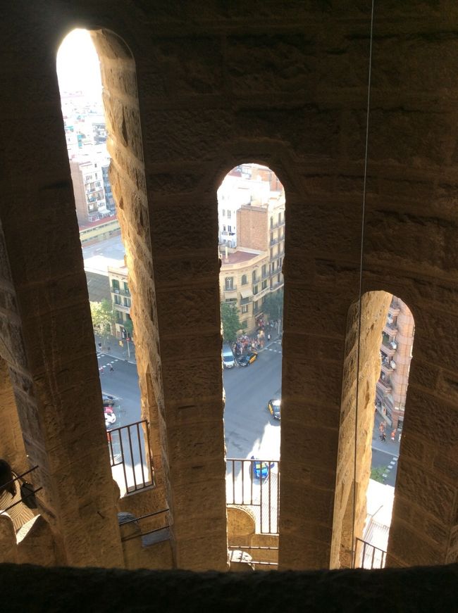 塔をおりてくる途中で外を眺めます。