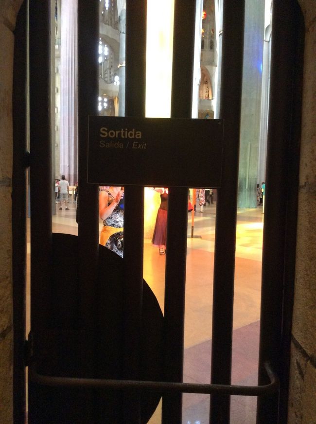 塔の出口です。最初に入った聖堂に続きます。