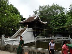 次に歩いて移動して
一部工事中だが前回見た時より修復された『一柱寺』
