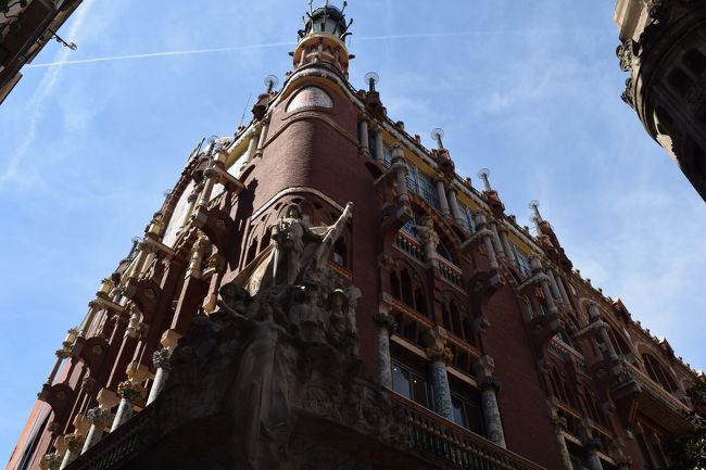 こちら、カタリューニャ音楽堂もモンタネールの作品です。<br />中には入りませんでした。コンサートがある時期に、中に入ってみたいです。