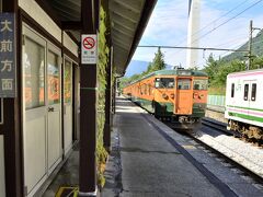 そうゆうわけで、消えゆく鉄道の風景をファインダーに残そうと、新線に移行される前の川原湯温泉駅にやって来ました