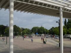 8月22日(金)　旅行8日目
ブルージュ駅前。ぶらぶらと旧市街に向かいます。