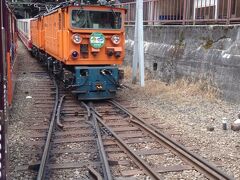 鐘釣駅までやってきました。
ここで対向列車の待ち合わせ。