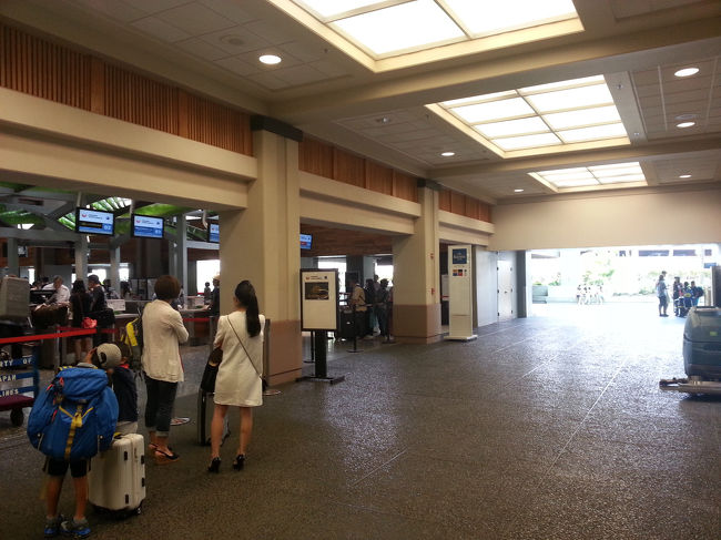 帰りもカード特典でビジネスカウンターでチェックインです。<br />最初に『ビジネスタグ付けてね』って、言わなかったからスーツケース１つだけ付いてなくてNRTのターンテーブルになかなか出てこなくて大変でした。<br />来年は忘れずに最初にきちんと申し出ましょう。(>_<)