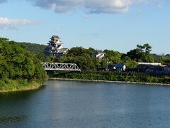 岡山城が見えてきました。