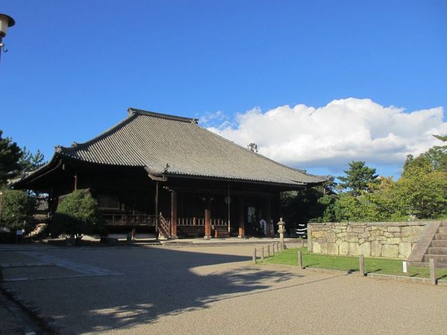 さきほどの写真の左側に写っていた建物が、こちらの本堂。<br />重要文化財です。<br />昨年もそうでしたけど、この日も西日がキツイので、この角度からしか撮れませんでした(^-^;