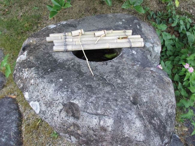 本堂の片隅に。