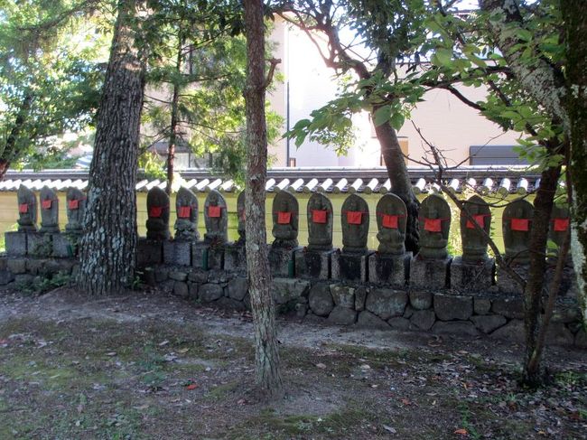 このお地蔵さんたちも昨年初めて見たときから印象に残っています。