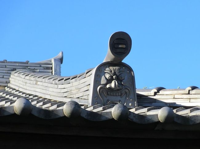 これも昨年も撮ってましたね、大師堂の鬼瓦。<br />昨年一緒に来た別の友人は、鬼瓦にハマってました(笑)