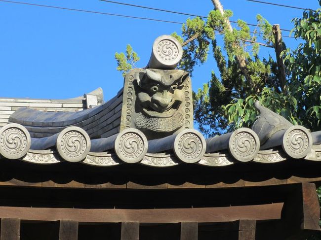 もちろん、東門の上にも鬼瓦(*^-^*)