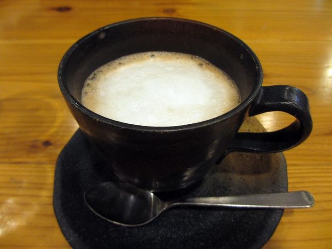 カプチーノのように見えて、ホットココアです(笑)<br />こちらのお店、ANAマイレージの提携店なんですけど、JMBWAONで支払えばJALマイレージも貯まります(笑)<br />翌日は、市外の神社巡り（と言っても2か所だけだけど）をしましたので、その様子はまた次回に！
