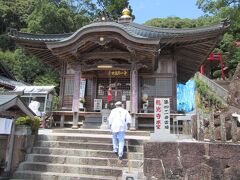 四十一番龍光寺
宇和島駅から11km。
街道から入った山門までの道路は狭いので注意。