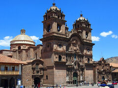 ラ コンパニーア デ へスス教会
インカの11代皇帝の宮殿跡、アルマス広場に面した場所に建つ教会。