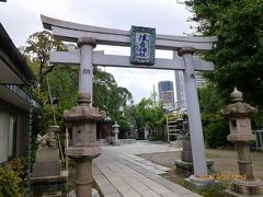 鳥居を潜ると住吉神社がありました。