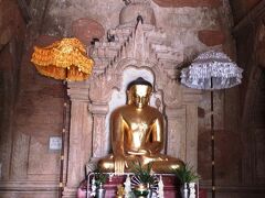 バイクを交換してもらい、次に訪れたのはティーローミィンロー寺院（Htilominlo Pahto）