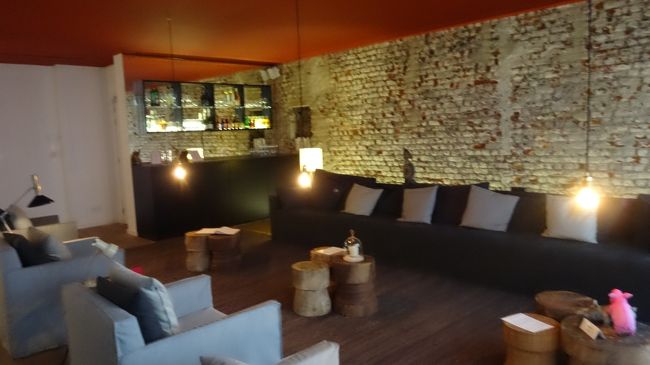 ホテルで預かって頂いてたスーツケースを受け取り、お部屋でちょっと休憩。