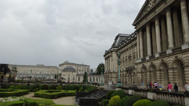 現国王はここに住まわれてませんが、国内にいらっしゃる時は国旗掲揚されているそうです。<br />そして夏の執務がない間だけ、無料で一般公開されています。開かれた王室、いいですね♪