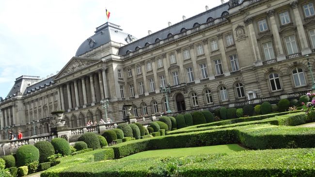 豪華な調度品には関心なかった息子ですが、子ども向けの触って遊べる展示もあり、結構楽しんでいました。