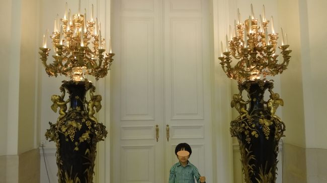 息子が背負ってたリュックはクロークへ。<br />バックパックの人は、預けるようになってました。<br />