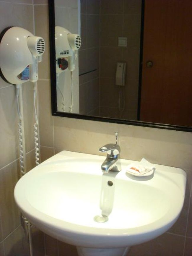 ドライヤーと洗面台。